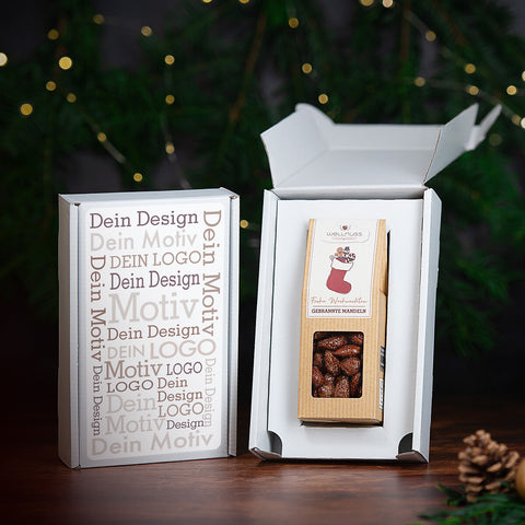 Weihnachts-Snack im Geschenkkarton mit gebrannten Mandeln, stilvoll verpackt in einer personalisierbaren Box. Perfektes Geschenk für die Festtage.
