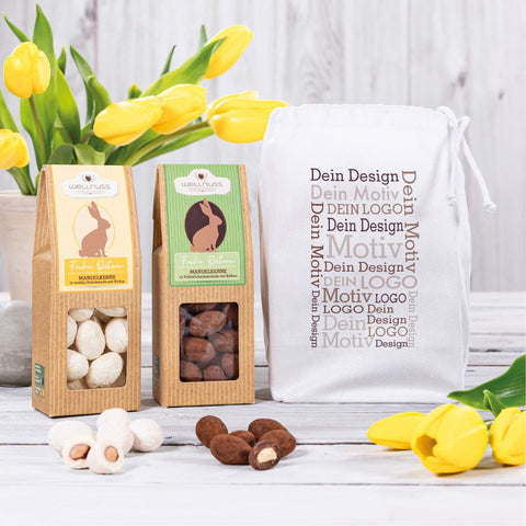 Baumwollsäckchen mit 2 Ostersnacks, bestehend aus Mandeln in weißer Schokolade und Trüffelmandeln. Perfektes Ostergeschenk in nachhaltiger Verpackung.