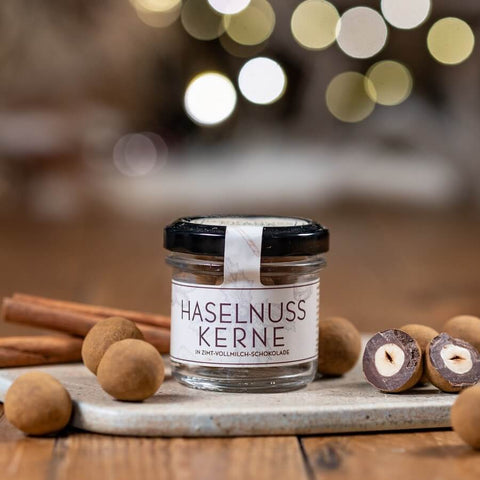 Weihnachtsgewürze im Glas - Haselnusskerne in Zimt-Vollmilch Schokolade - wellnuss Premium Präsente