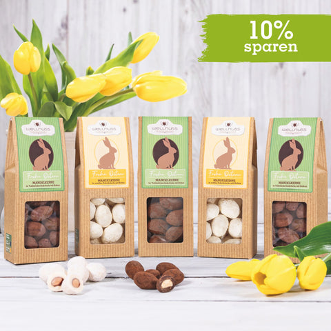 Osterbundle mit 5 Ostersnacks in nachhaltiger Verpackung, umgeben von gelben Tulpen. Spare 10 % auf diese festliche Snackauswahl für Ostern.