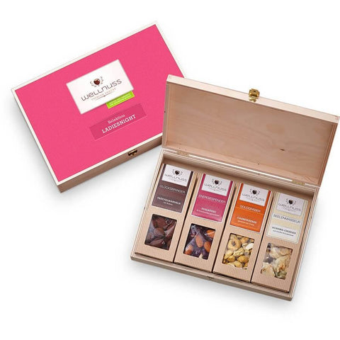 Selektion von 4 Snacks in Birkenholzbox - Ladies Night - wellnuss Premium Präsente