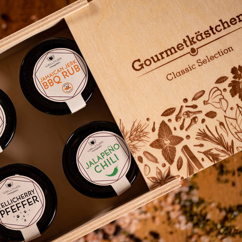 4 Gourmet Gewürze im Gourmetkästchen aus Birkenholz - wellnuss Premium Präsente