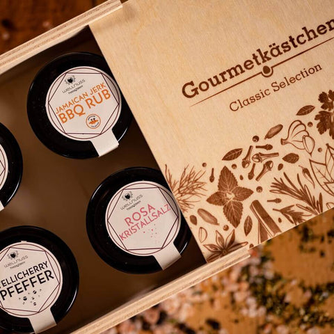 Geschenkset mit 4 Gourmetgewürzen im edlen Gourmetkästchen - wellnuss Premium Präsente