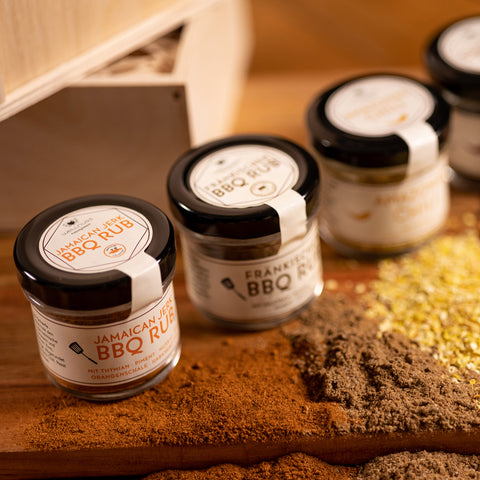 BBQ Geschenkset mit 4 Gourmetgewürzen für Grill-Fans - wellnuss Premium Präsente