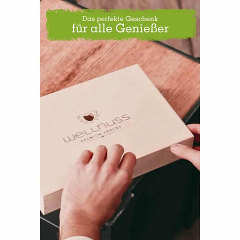 Selektion von 4 Snacks in Birkenholzbox - Frohe Weihnachten - wellnuss Premium Präsente