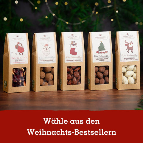 Auswahl an Weihnachts-Snacks in stilvollen Verpackungen mit verschiedenen Nussvarianten. Perfekt als festliches Geschenk oder Genussmoment.