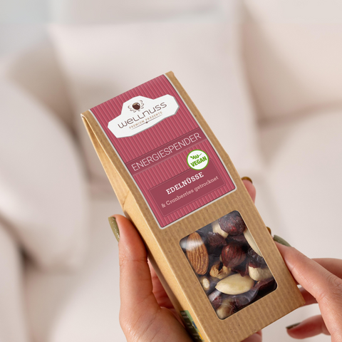 Selektion Ladies Night - 8 Premium Snacks in der Birkenholzbox - wellnuss Premium Präsente