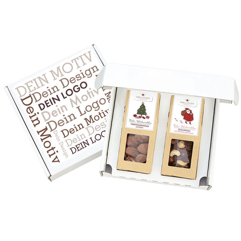 Offener Geschenkkarton mit zwei edlen Weihnachtssnacks, individuell gestaltbar mit eigenem Logo. Ideal als festliches Werbegeschenk.