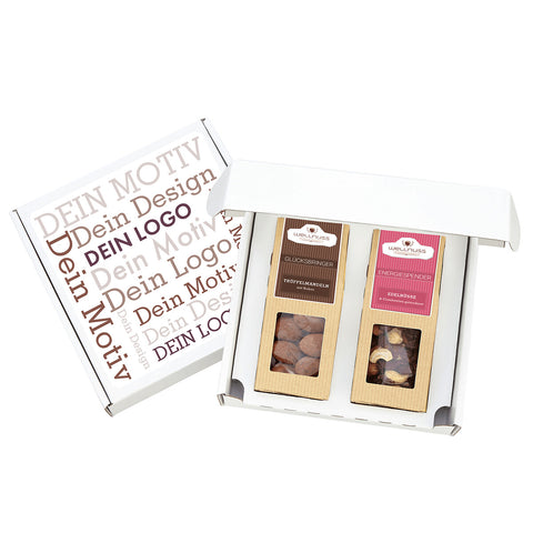 Geschenkkarton mit zwei Premium-Snacks, individuell gestaltbar mit eigenem Logo. Enthält hochwertige Nüsse und Schokoladen-Snacks.
