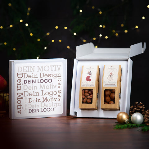 Geschenkkarton mit zwei Weihnachts-Snacks und individuellem Logo-Design. Perfekt als festliche Werbegeschenkidee für Kunden oder Mitarbeiter.