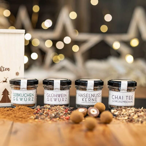 Adventskalender mit 4 Weihnachts-Spezialitäten in der Birkenholzbox
