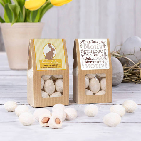 Mini Faltschachtel - Kokosmandeln mit weißer Schokolade - Oster Edition. Nachhaltige Verpackung mit individuell bedruckbarem Etikett, gefüllt mit köstlichen Kokosmandeln in weißer Schokolade.