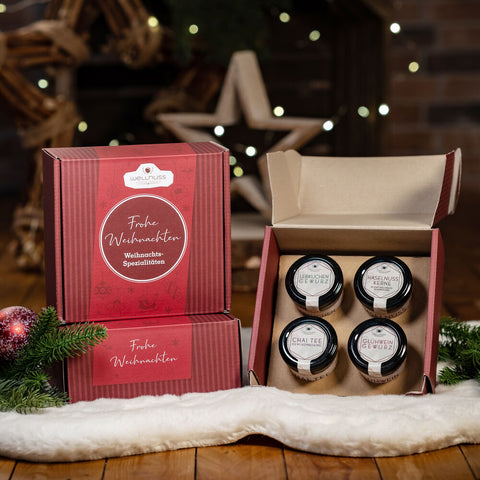 Geschenkkarton mit 4 Weihnachts-Spezialitäten mit Logo - wellnuss Premium Präsente